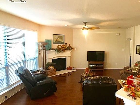 5th image of 3749 Summersville Ln