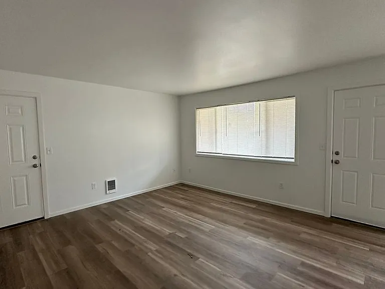 1351 NE 162nd Ave — Photo 15
