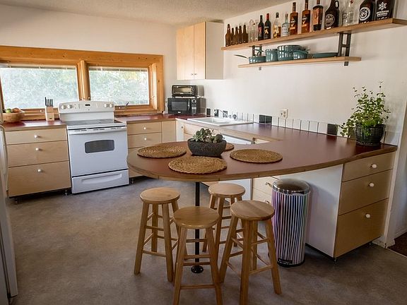 Kitchen (Upstairs Unit) Modern Layout + Updated/New Appliances