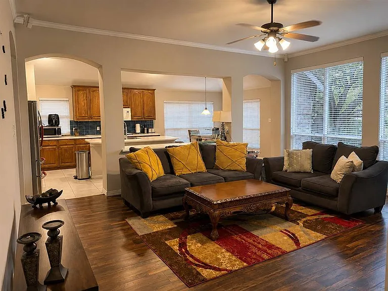 9504 Patagonia Ln — Photo 2