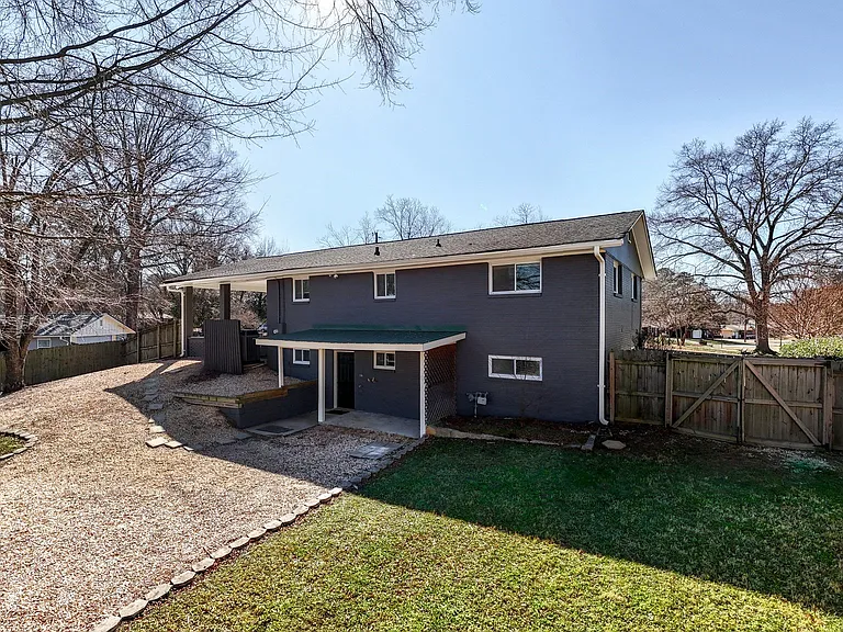 5 Greenbriar Ave — Photo 7