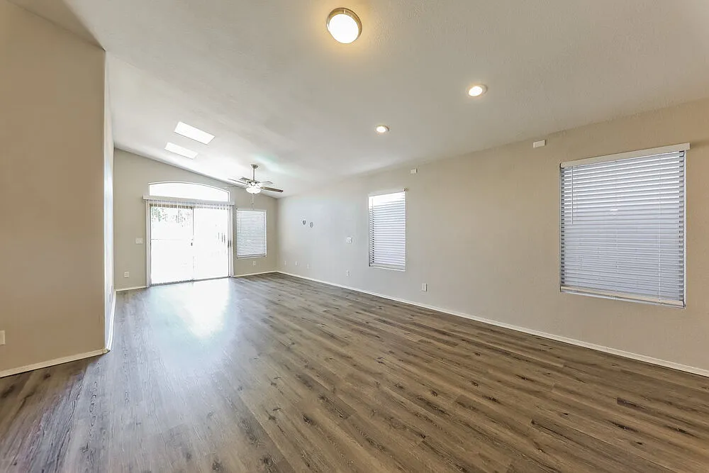 3 bed, 2.0 bath, 1528 sqft, $1,985 — Photo 4