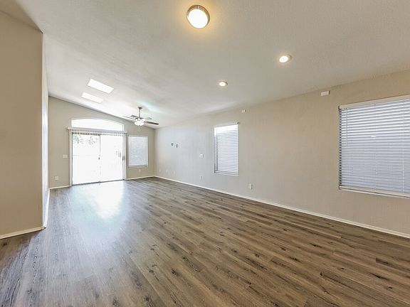 4th image of 14740 W Willow Ln