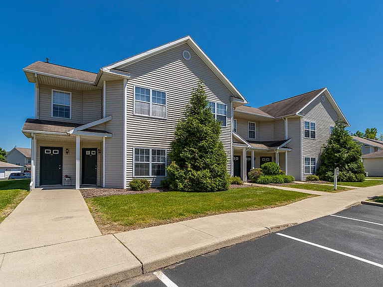 WoodsEdge Apartments — Photo 24
