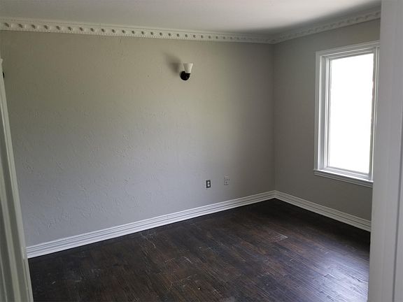 3rd image of 4801 Harper Dr