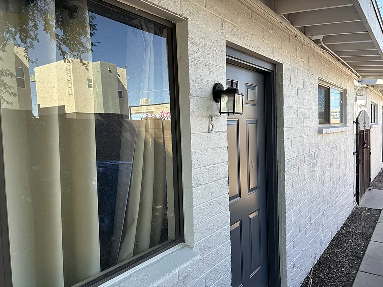1736 W Sherman St #B — Photo 2