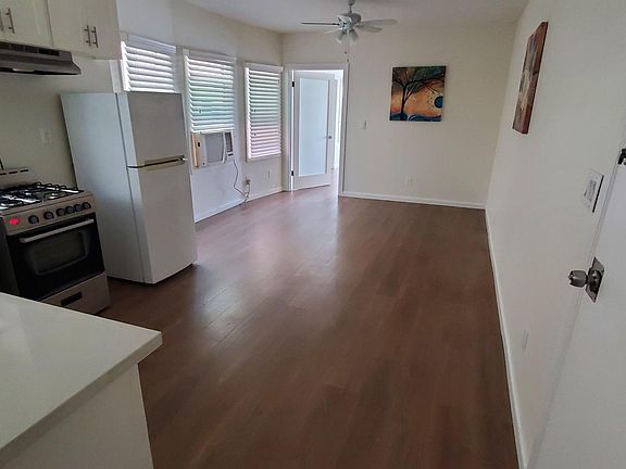 2nd image of 33 Clubhouse Ave #10