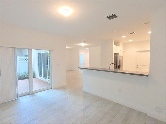 4th image of 2360 SW 18th Ave #2360
