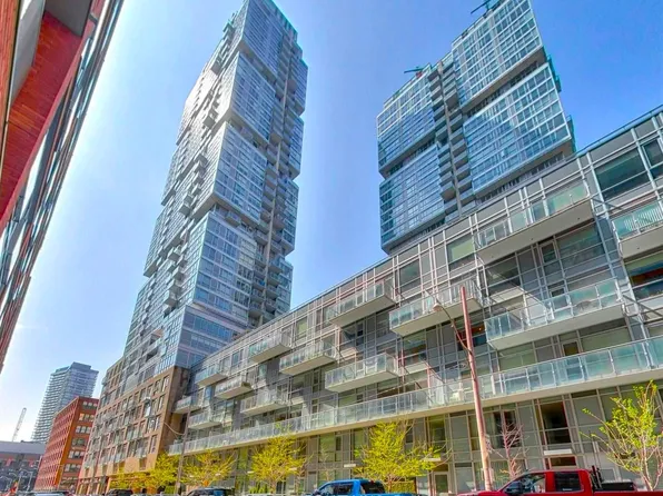 30 Nelson St #701, Toronto, ON M5V 0H5