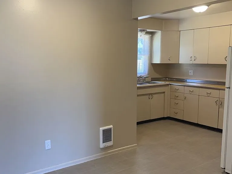8113 & 8115 E Grace Ave — Photo 3