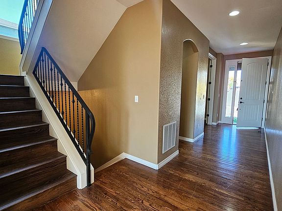 4th image of 9400 Yucca Way