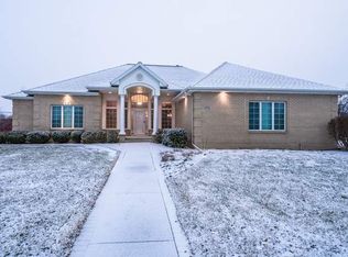 3701 Baldocchi Dr, Bloomington, IL
