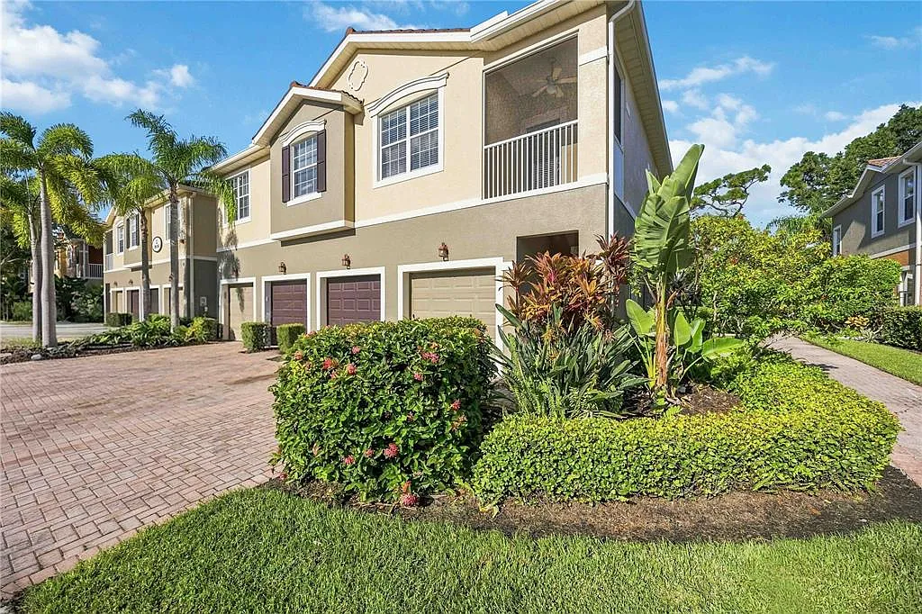 2 bed, 2.0 bath, 966 sqft, $2,100 — Photo 1