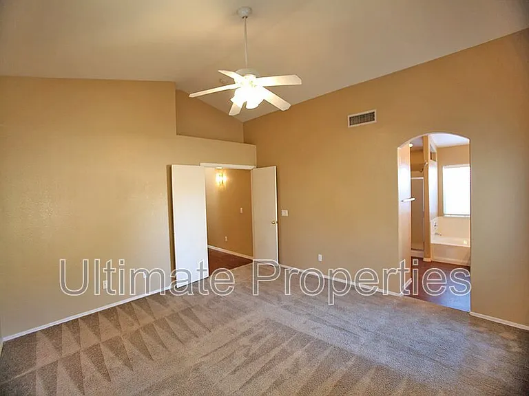 8570 W Rue De Lamour — Photo 20