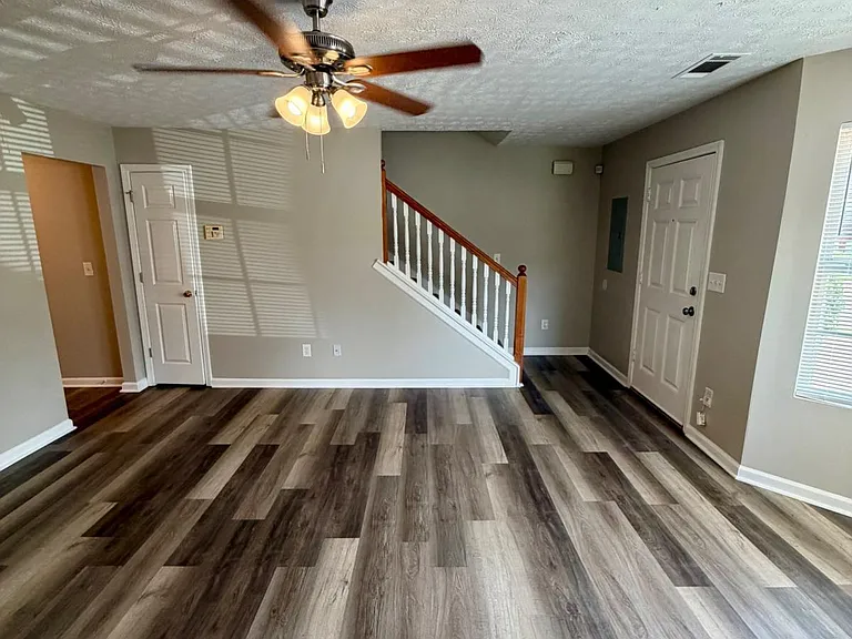 5696 Windfall Ln — Photo 3