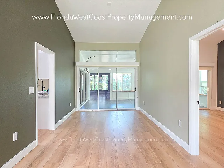 4667 Hamlets Grove Dr — Photo 13
