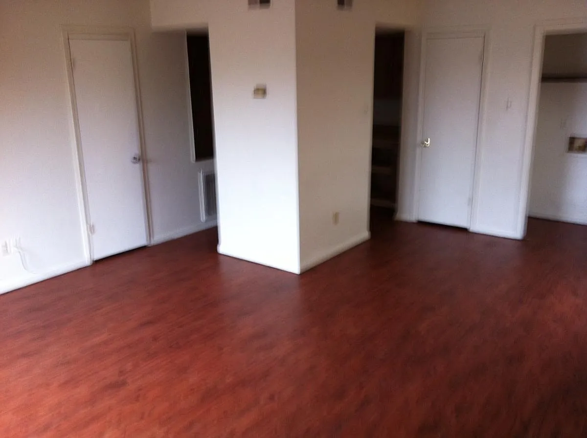 2 bed, 1.5 bath, 950 sqft, $1,295 — Photo 2