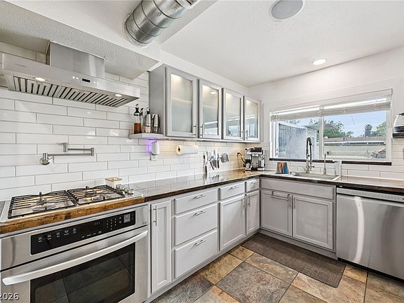 5th image of 3709 Sunrise Ave