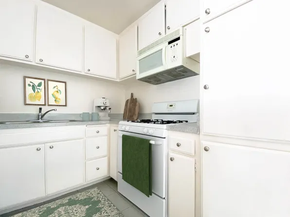 The Renaissance at Sherman Oaks, 15010 Burbank Blvd #7ab5c6626, Van Nuys, CA 91411