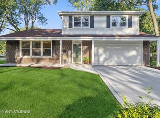 353 Berry Dr, Naperville, IL 60540
