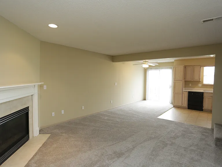 1608 Garden Ter — Photo 3
