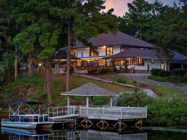 302 Mohican Dr., Georgetown, SC 29440
