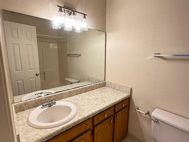 606 N Pointe Crk — Photo 7
