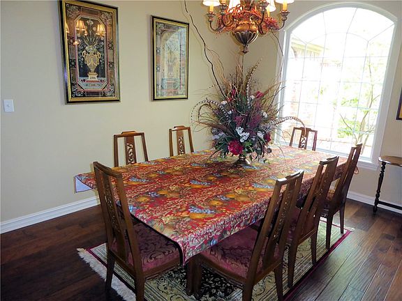 3rd image of 531 Pine Cliff Dr
