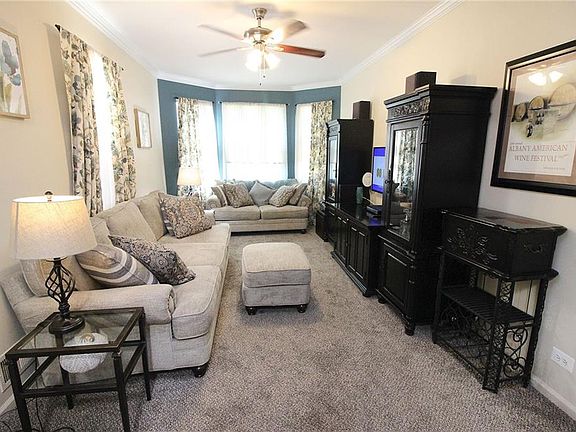 3rd image of 285 Cromwell Ave