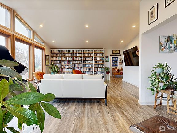 2nd image of 2425 Country Club Road