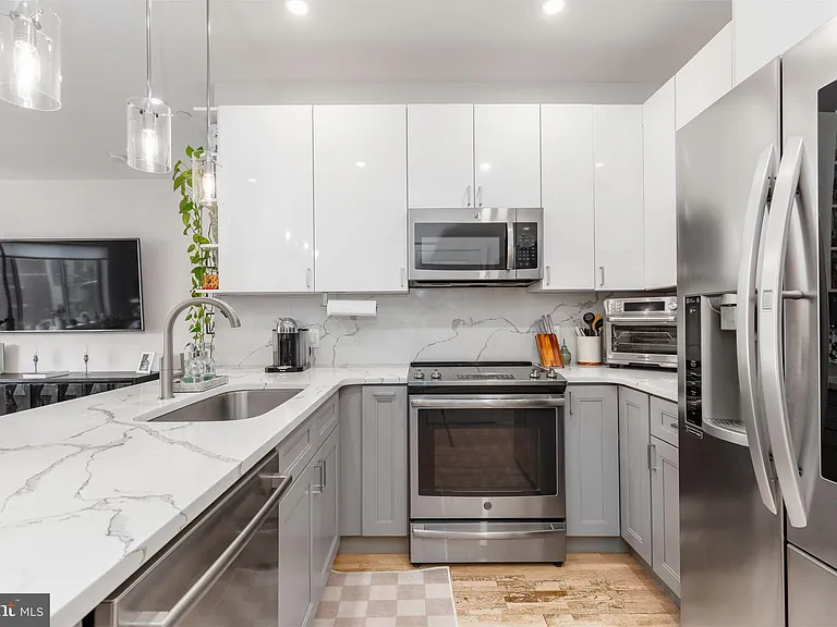 1733 Carpenter St #D — Photo 12