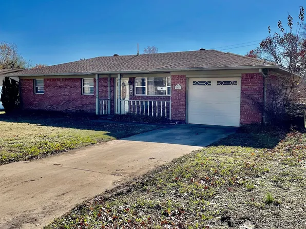 1011 E 10th St, Cushing, OK 74023