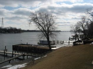 2498 Stroebe Island Dr #10, Appleton, WI 54914