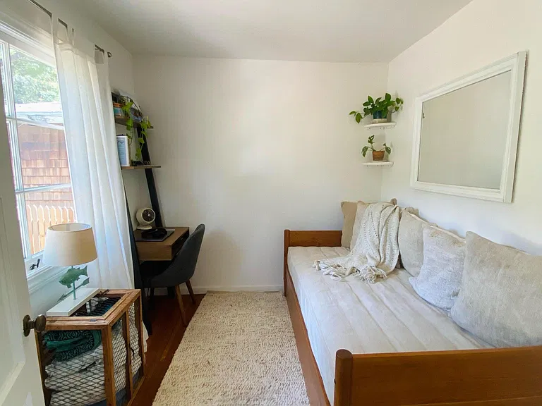 517 E Blithedale Ave — Photo 4