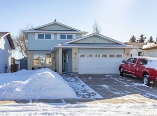 18 N McLevin Cres, Red Deer, AB T4R 1S9