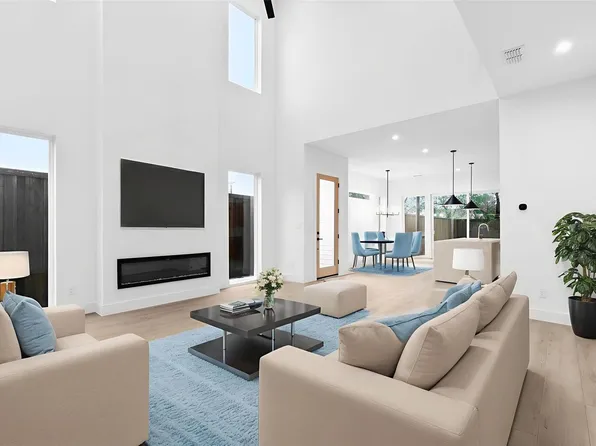 2812 Guymon St, Dallas, TX 75212