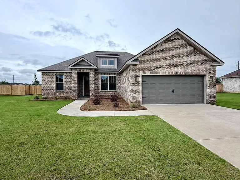 204 Farmland Cir — Photo 2