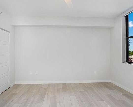 3rd image of 551 NE 8th St #123