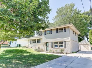 7214 Elberton Ave, Greendale, WI 53129