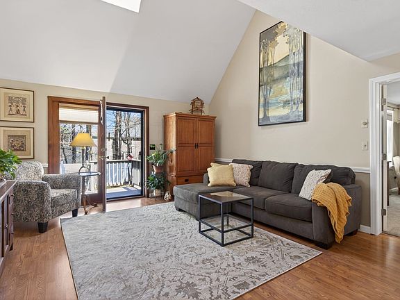 4th image of 99 Glengarry Drive