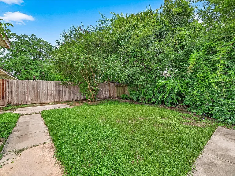 2334 Autumn Springs Ln — Photo 31