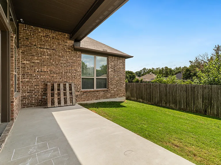 2508 Sanders Ct — Photo 36