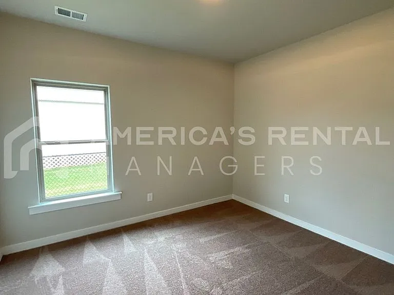 486 Andrew Dr — Photo 16