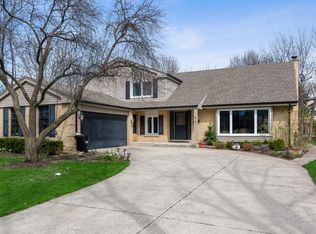 2423 Happy Hollow Rd, Glenview, IL 60026