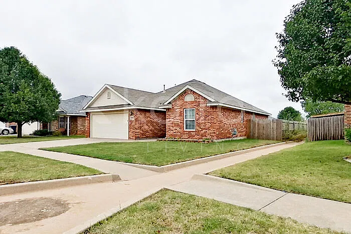 3 bed, 2.0 bath, 1536 sqft, $1,595 — Photo 3