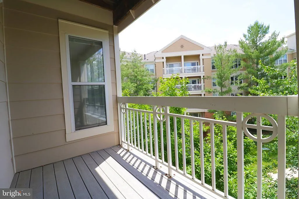 2 bed, 990 sqft, $2,250 — Photo 2