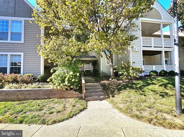 7660 Willow Point Dr, Falls Church, VA 22042