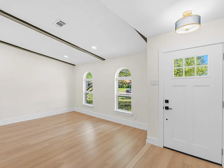 3234 Castle Rock Ln — Photo 3