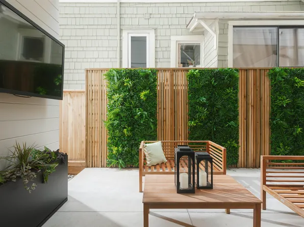 2637 W 12th Ave #1, Vancouver, BC V6K 2N2