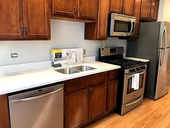 2nd image of 2414 W Bryn Mawr Ave APT Gw